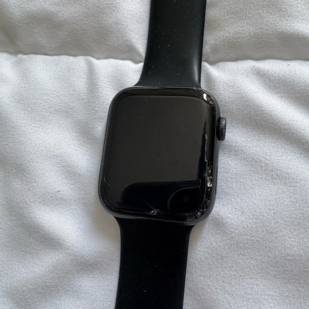 Apple Watch SE (GPS, 44mm) - Space Gray With Black Sport Band & Charger